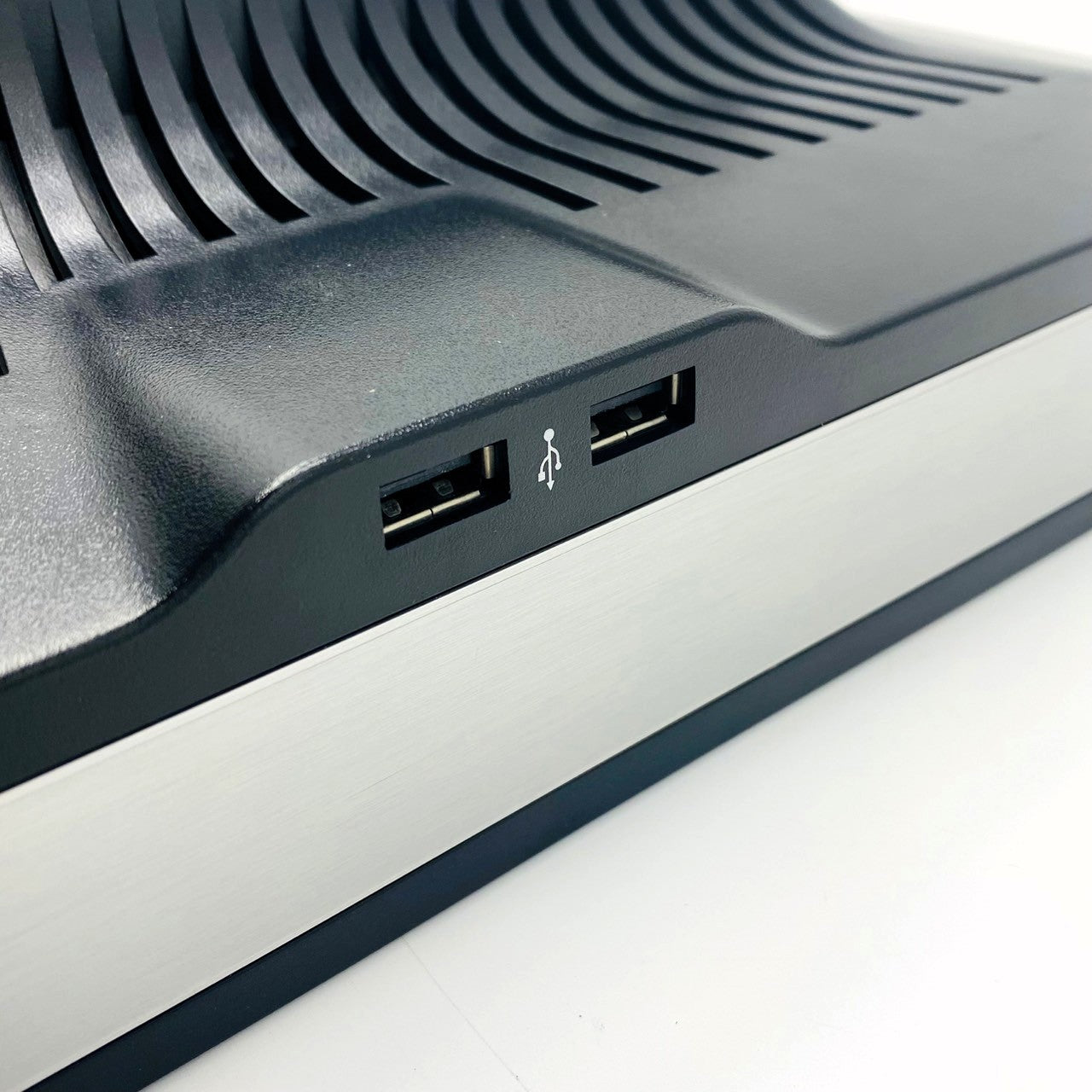 【中古モニター】24インチ メーカー HP 型番 ZR24W 入力端子 D-Sub DVI DisplayPort 解像度 1920×1200 Bランク 中古 液晶 モニター PC ディスプレイ