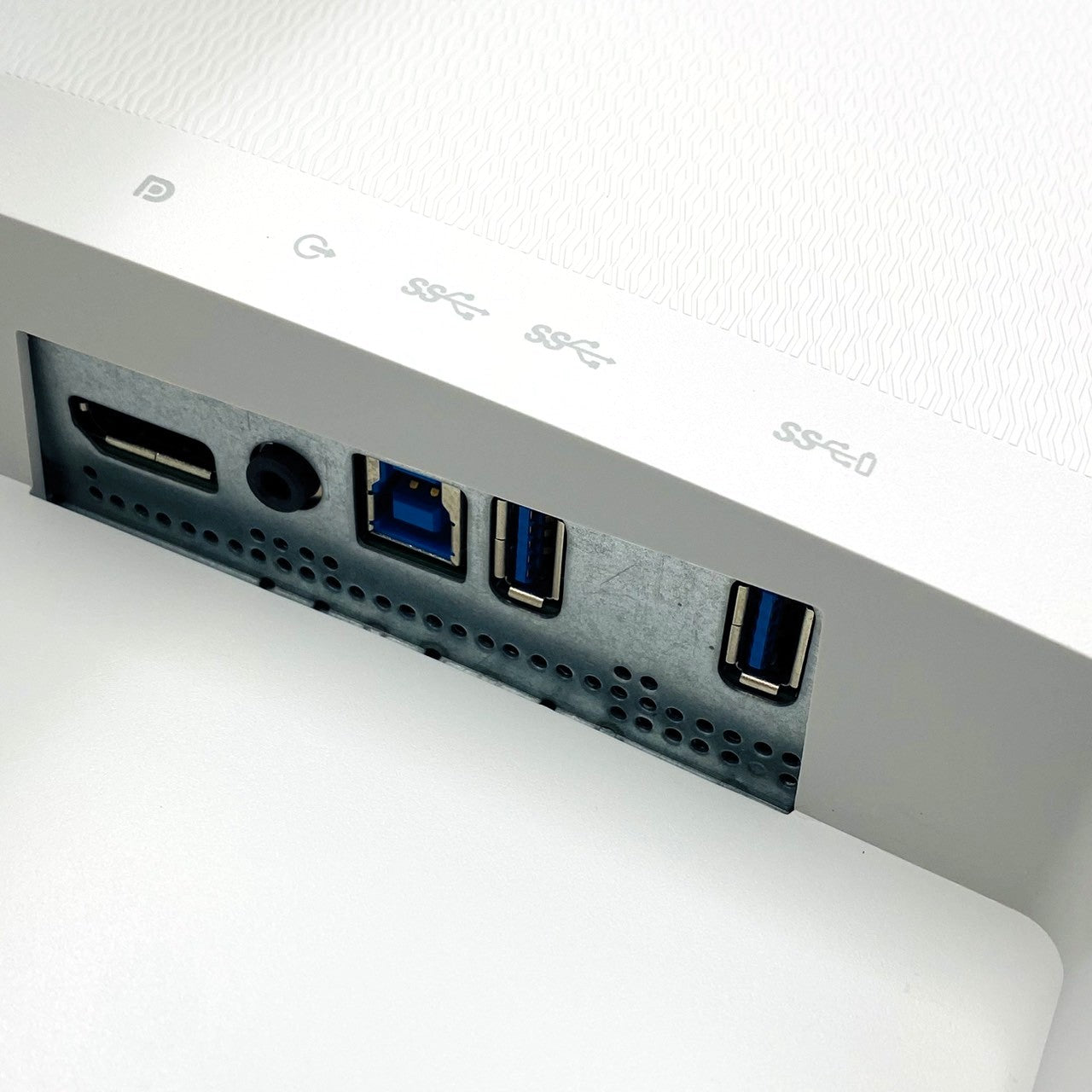 【中古モニター】32インチ メーカー DELL 型番 S3221QS 入力端子 HDMI DisplayPort 解像度 3840×2160 Cランク 中古 液晶 モニター PC ディスプレイ