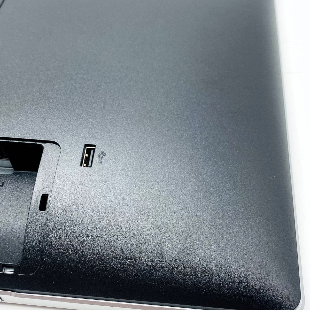 【中古モニター】21.5インチ メーカー DELL 型番 P2214H 入力端子 D-Sub DVI DisplayPort 解像度 1920x1080 Aランク 中古 液晶 モニター PC ディスプレイ