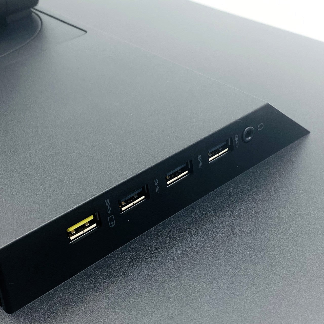【中古モニター】23.8インチ メーカー Lenovo 型番 61CE-MAR2-WW 入力端子 HDMI D-Sub Displayport 解像度 1920x1080 Cランク 中古 液晶 モニター PC ディスプレイ