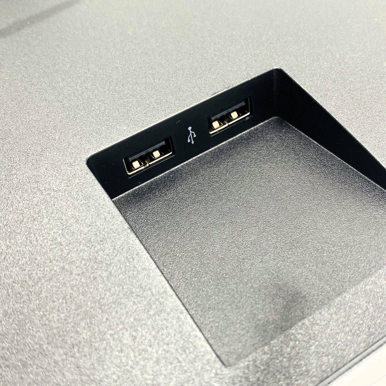 【中古モニター】23インチ メーカー HP 型番 E233 入力端子 D-Sub HDMI Displayport 解像度 1920x1080 Aランク 中古 液晶 モニター PC ディスプレイ