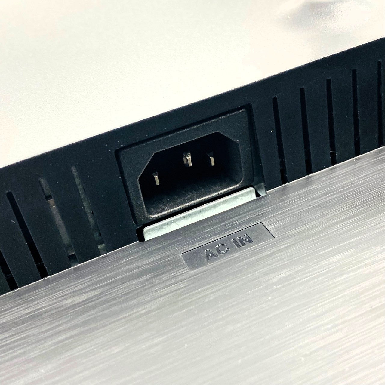 【中古モニター】23.6インチ メーカー PRINCETON 型番 PTFBDE-24W 入力端子 HDMI D-Sub DVI 解像度 1920x1080 Aランク 中古 液晶 モニター PC ディスプレイ