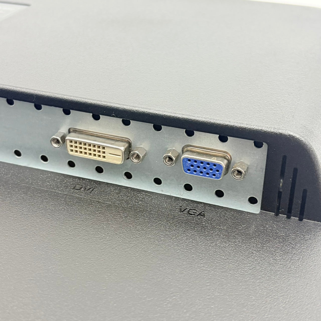 【中古モニター】23.6インチ メーカー I-ODATA 型番 LCD-AD242EB 入力端子 D-Sub DVI 解像度 1920x1080 Bランク 中古 液晶 モニター PC ディスプレイ