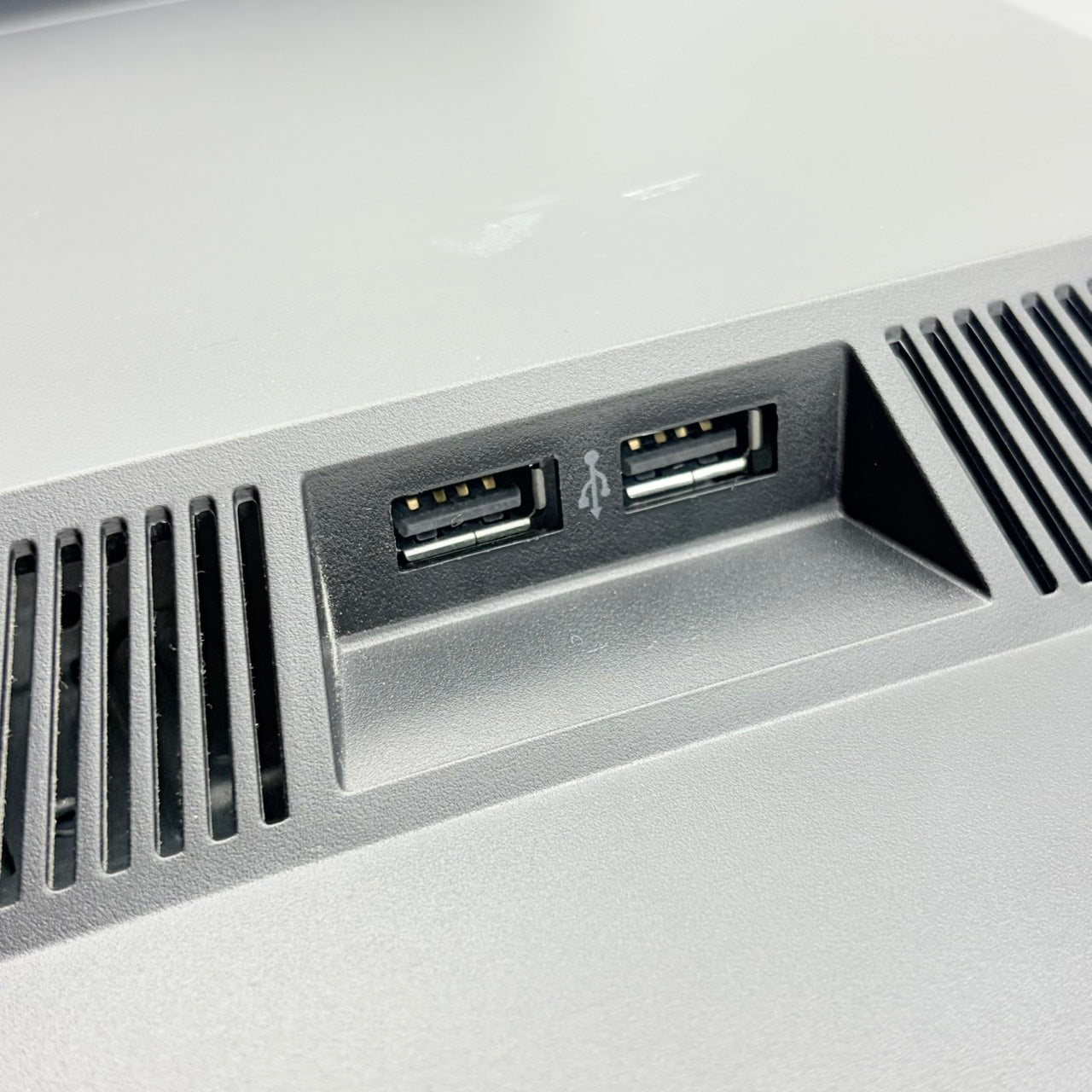 【中古モニター】23インチ メーカー HP 型番 E231 入力端子 D-Sub DVI Displayport 解像度 1920x1080 Aランク 中古 液晶 モニター PC ディスプレイ