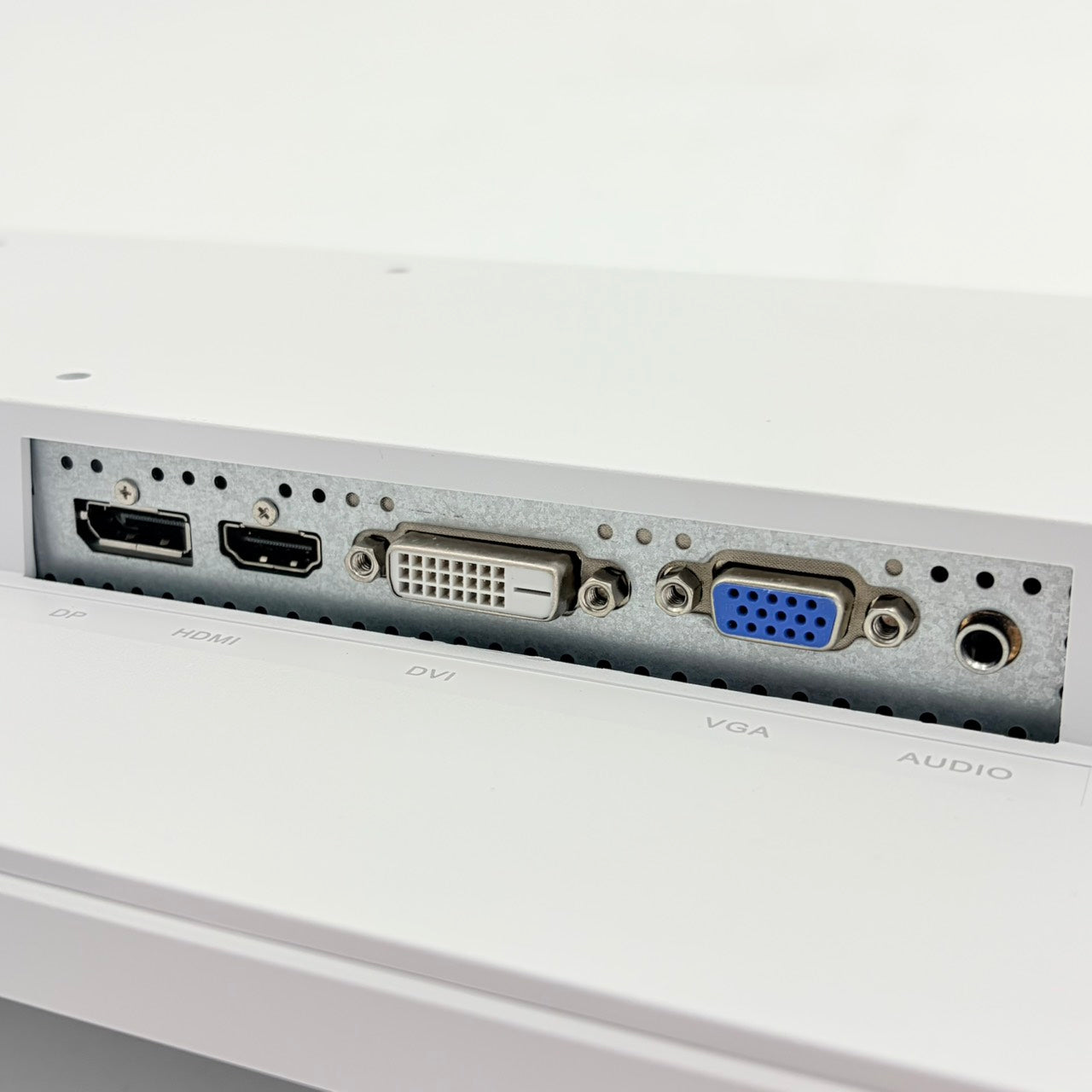 【中古モニター】23.8インチ メーカー PRINCETON 型番 PTFWFE-24W 入力端子 HDMI D-Sub DVI Displayport 解像度 1920x1080 Aランク 中古 液晶 モニター PC ディスプレイ