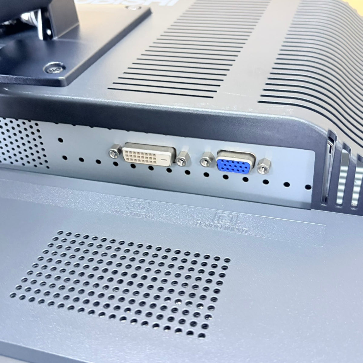 【中古モニター】24.1インチ メーカー MITSUBISHI 型番 RDT241WEX 入力端子 D-Sub DVI 解像度 1920x1200 Bランク 中古 液晶 モニター PC ディスプレイ