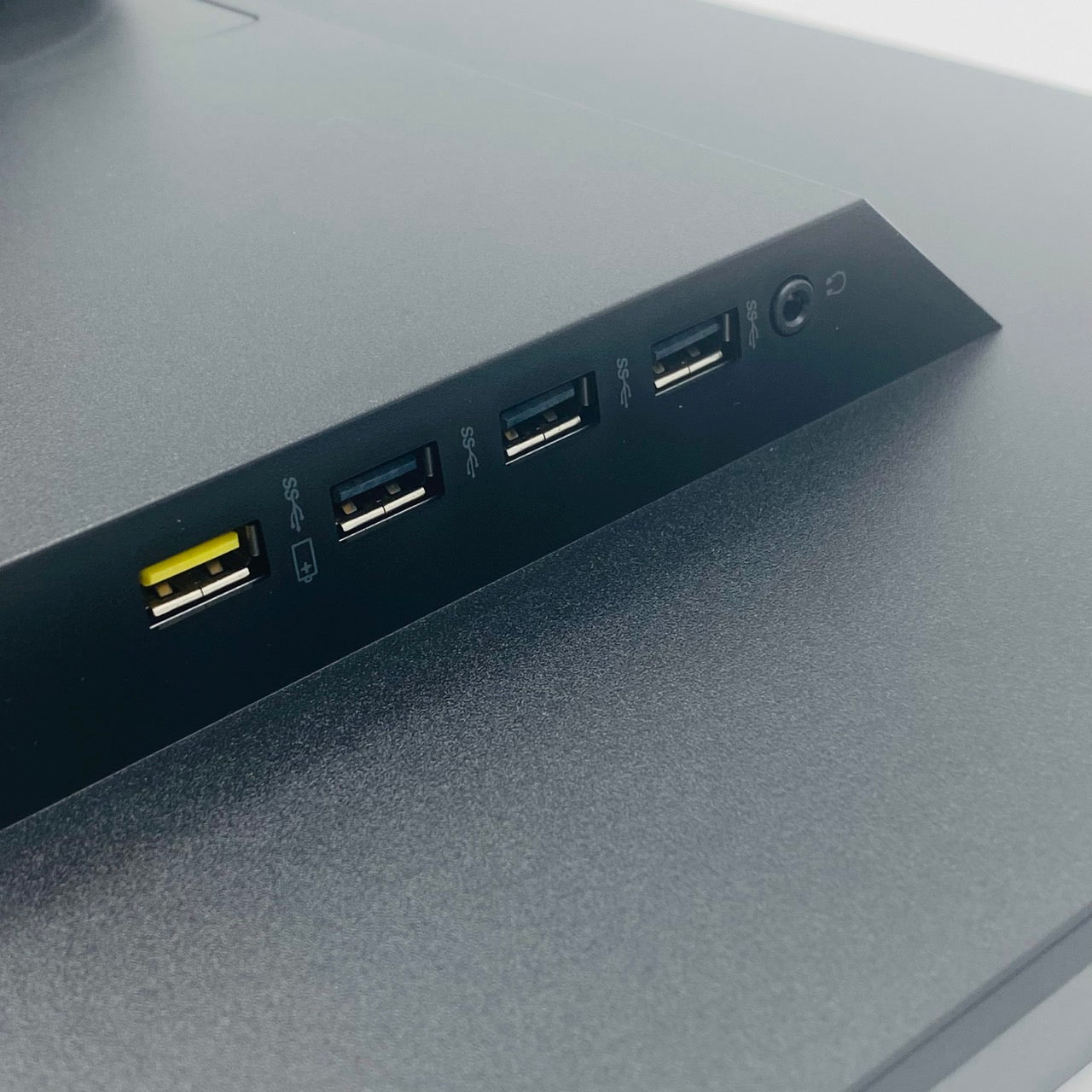 【中古モニター】23.8インチ メーカー Lenovo 型番 61CE-MAR2-WW 入力端子 HDMI D-Sub Displayport 解像度 1920x1080 Bランク 中古 液晶 モニター PC ディスプレイ