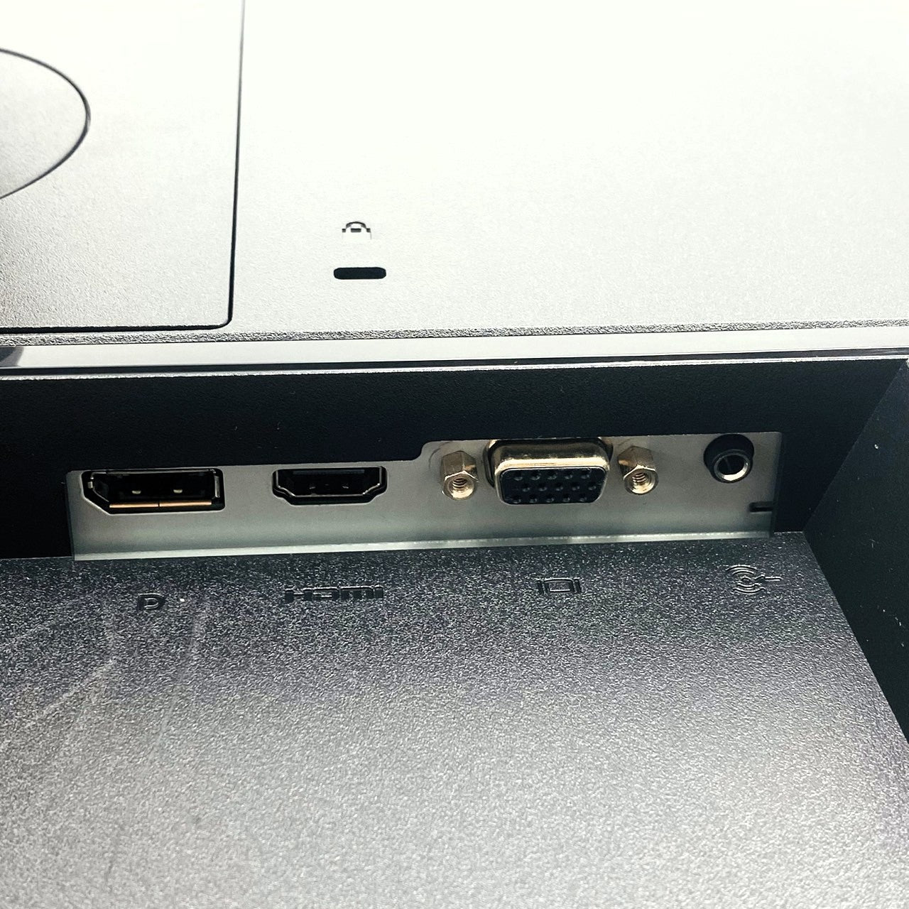 【中古モニター】23.8インチ メーカー HP 型番 P24HG4 入力端子 D-Sub DisplayPort HDMI 解像度 1920x1080 Aランク 中古 液晶 モニター PC ディスプレイ