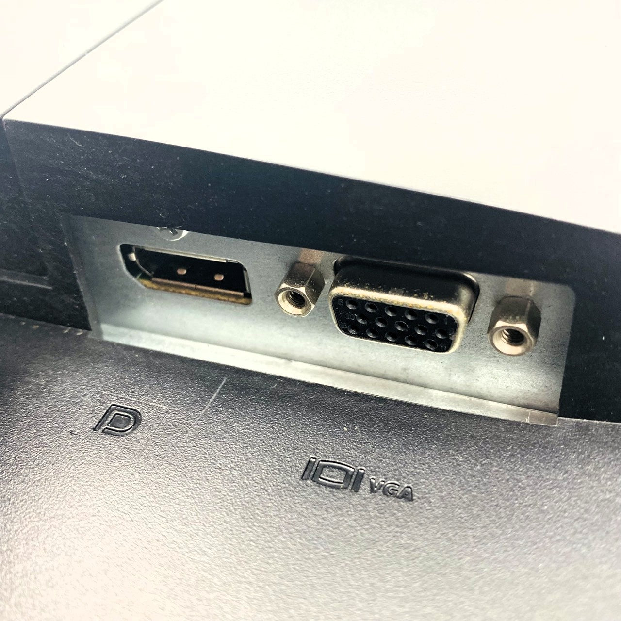【中古モニター】21.5インチ メーカー DELL 型番 E2216H 入力端子 D-Sub Displayport 解像度 1920x1080 Cランク 中古 液晶 モニター PC ディスプレイ