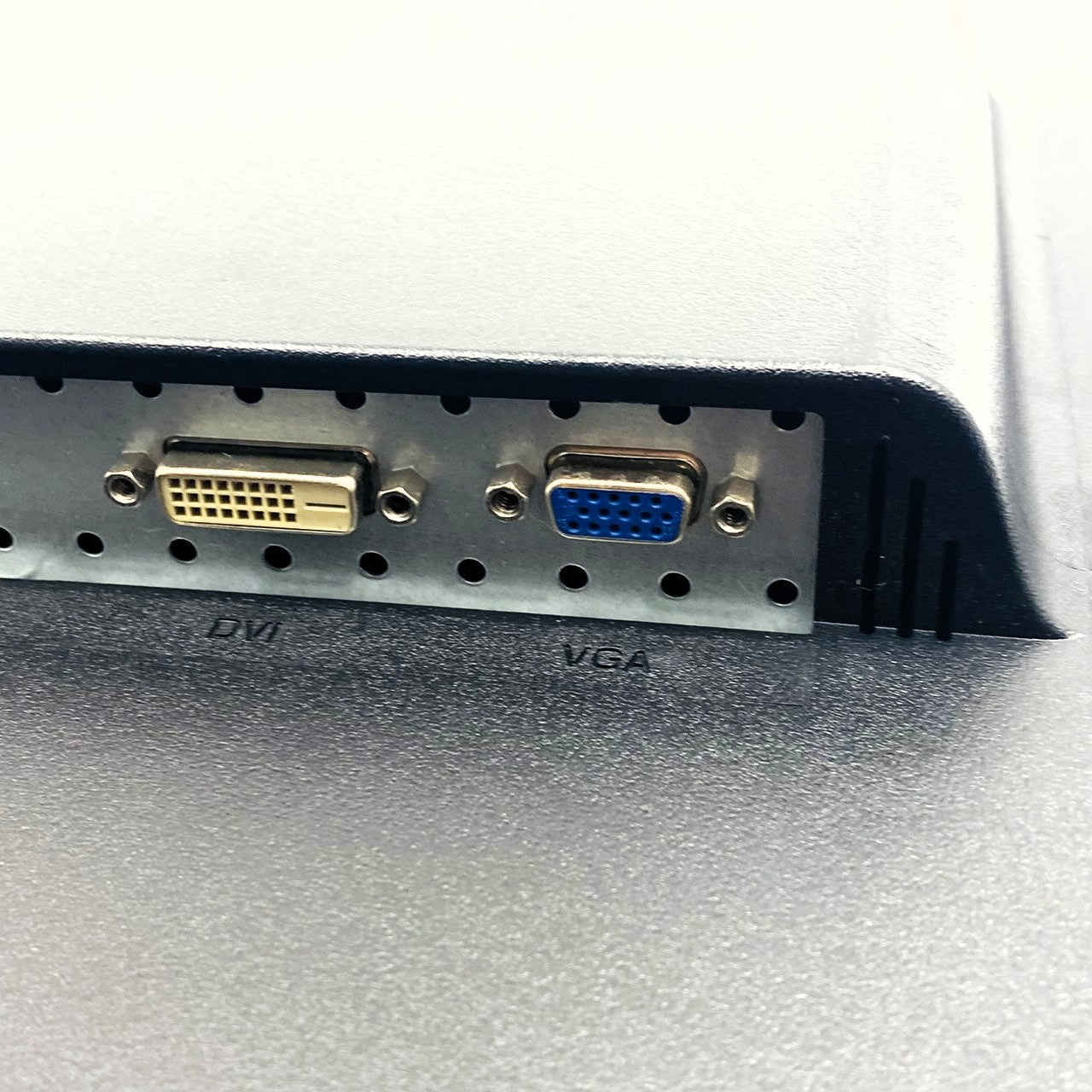 【中古モニター】23.6インチ メーカー I-ODATA 型番 LCD-AD242EB-B 入力端子 D-Sub DVI 解像度 1920x1080 Cランク 中古 液晶 モニター PC ディスプレイ