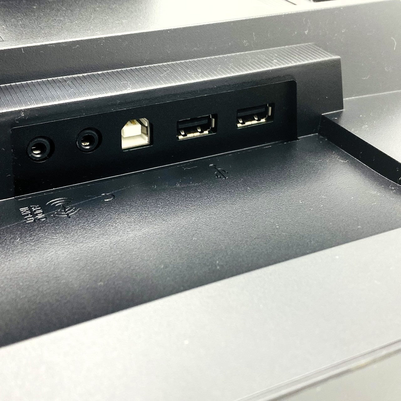 【中古モニター】24.1インチ メーカー EIZO 型番 EV2416W 入力端子 D-Sub DVI DisplayPort 解像度 1920x1200 Bランク 中古 液晶 モニター PC ディスプレイ