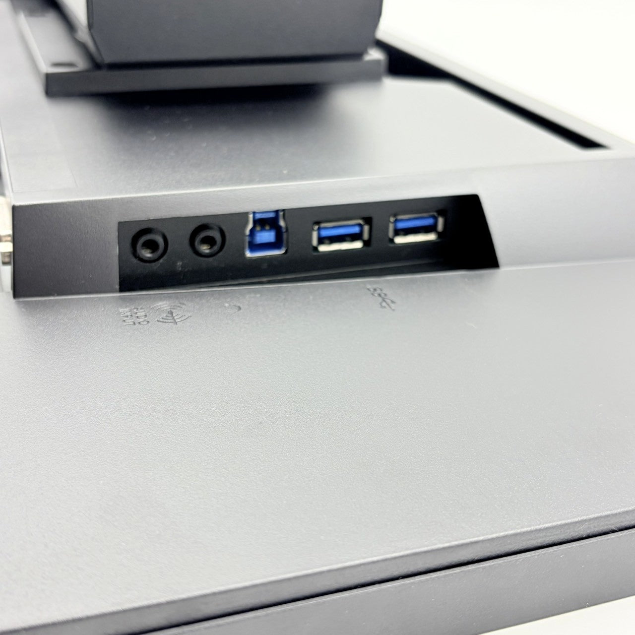【中古モニター】24.1インチ メーカー EIZO 型番 EV2455 入力端子 HDMI D-Sub DVI DisplayPort 解像度 1920x1200 Cランク 中古 液晶 モニター PC ディスプレイ