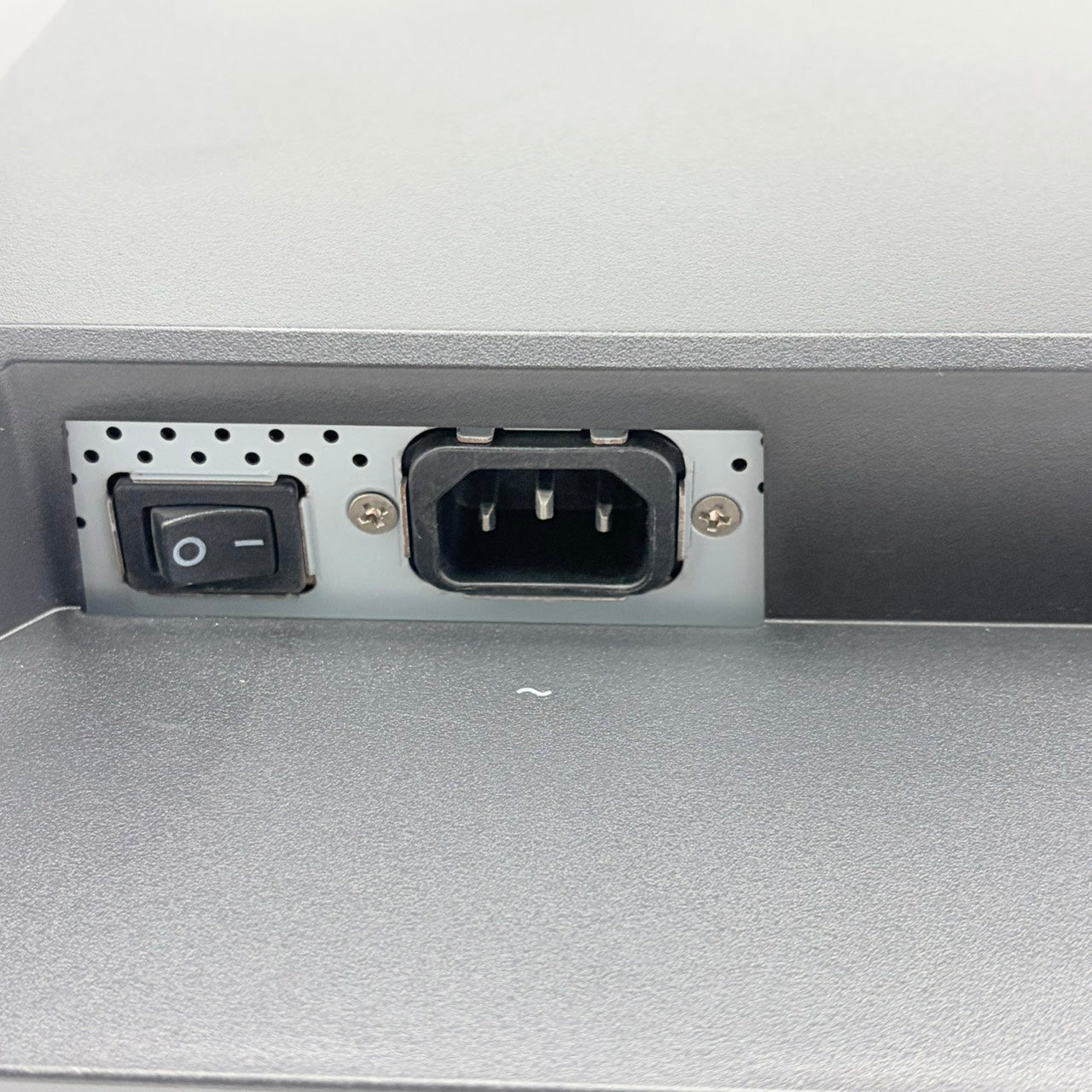 【中古モニター】27インチ メーカー HP 型番 Z27S 入力端子 HDMI DisplayPort 解像度 3840x2160 Aランク 中古 液晶 モニター PC ディスプレイ
