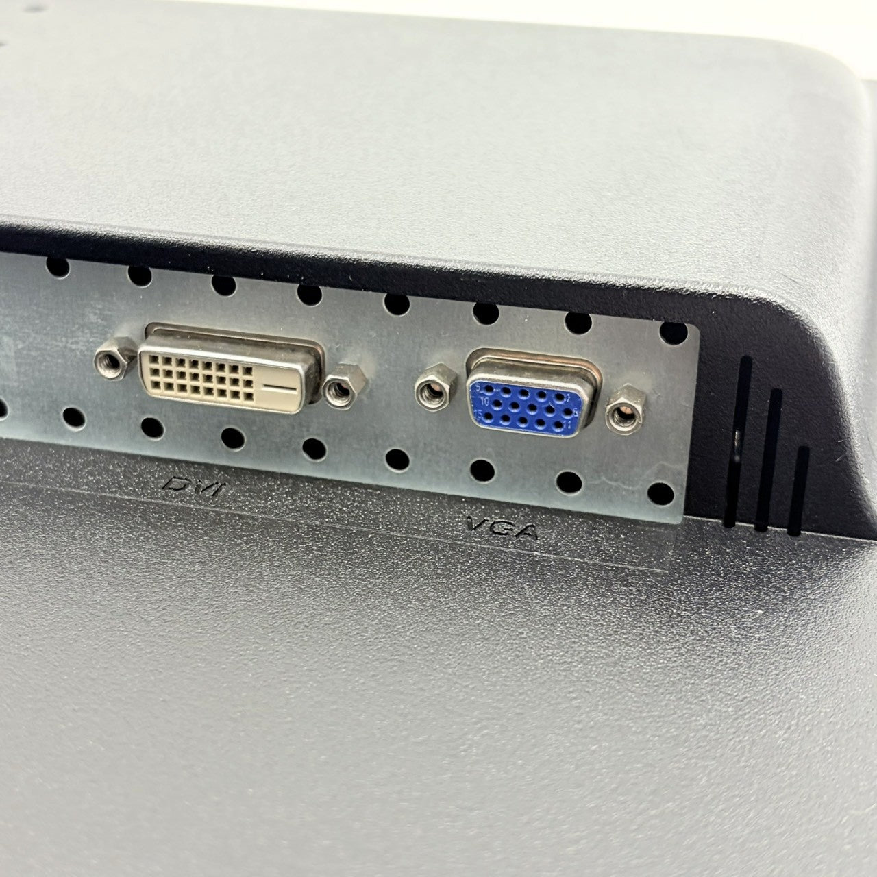 【中古モニター】23.6インチ メーカー I-ODATA 型番 LCD-AD242EB 入力端子 D-Sub DVI 解像度 1920x1080 Cランク 中古 液晶 モニター PC ディスプレイ