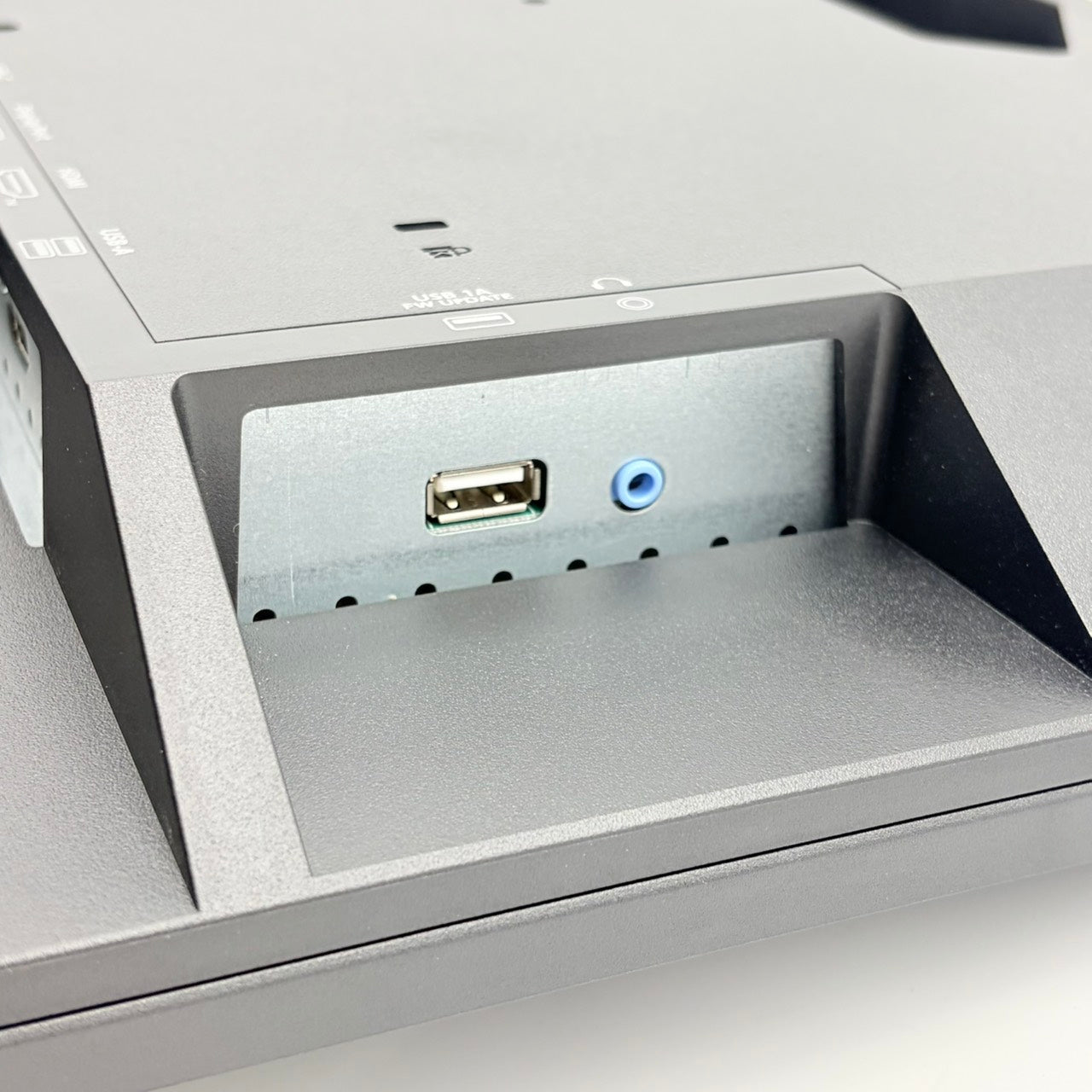 【中古モニター】23.8インチ メーカー I-ODATA 型番 C241DB 入力端子 HDMI Displayport USBType-C 解像度 1920x1080 Aランク 中古 液晶 モニター PC ディスプレイ