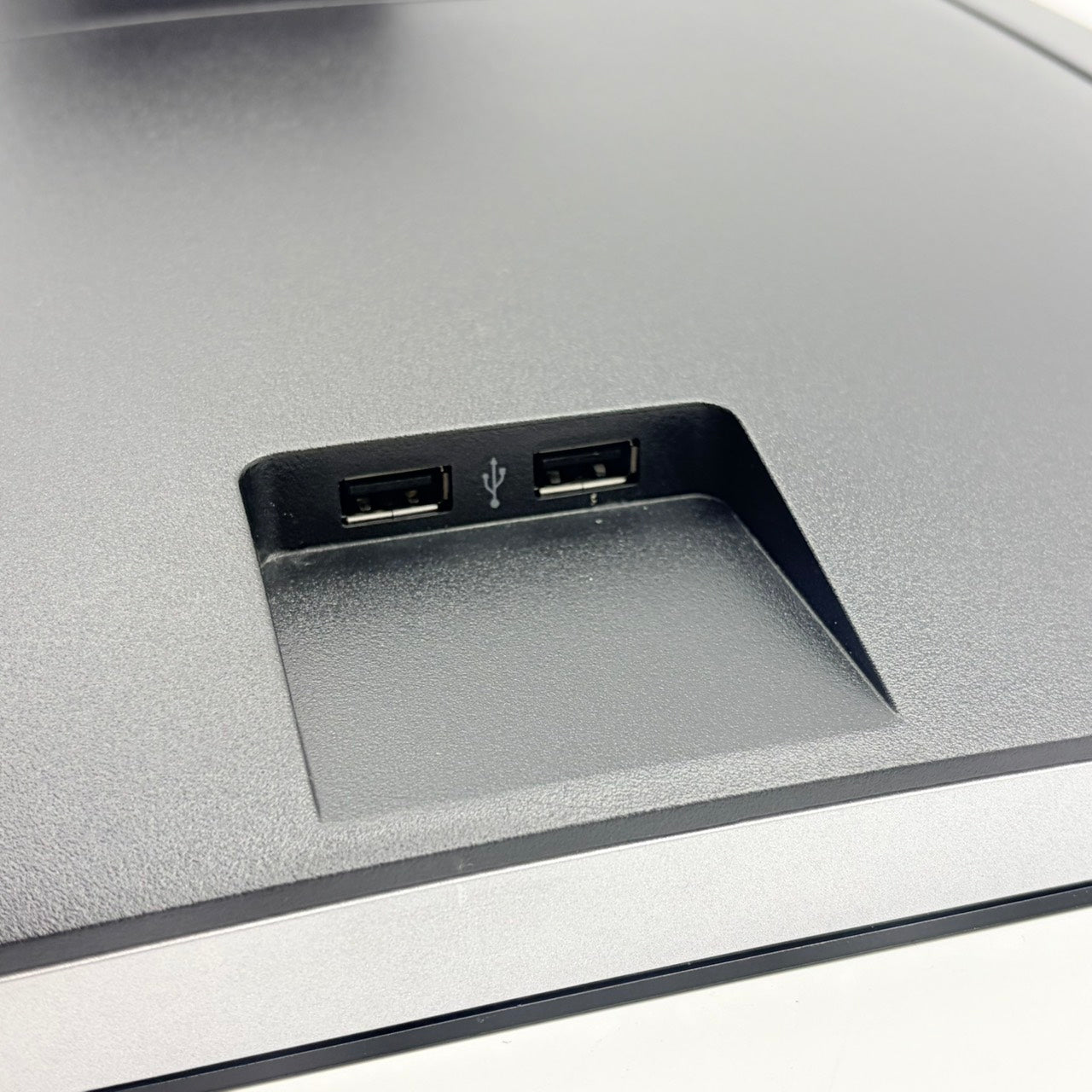 【中古モニター】24インチ メーカー HP 型番 E242 入力端子 D-Sub HDMI Displayport 解像度 1920x1080 Cランク 中古 液晶 モニター PC ディスプレイ)