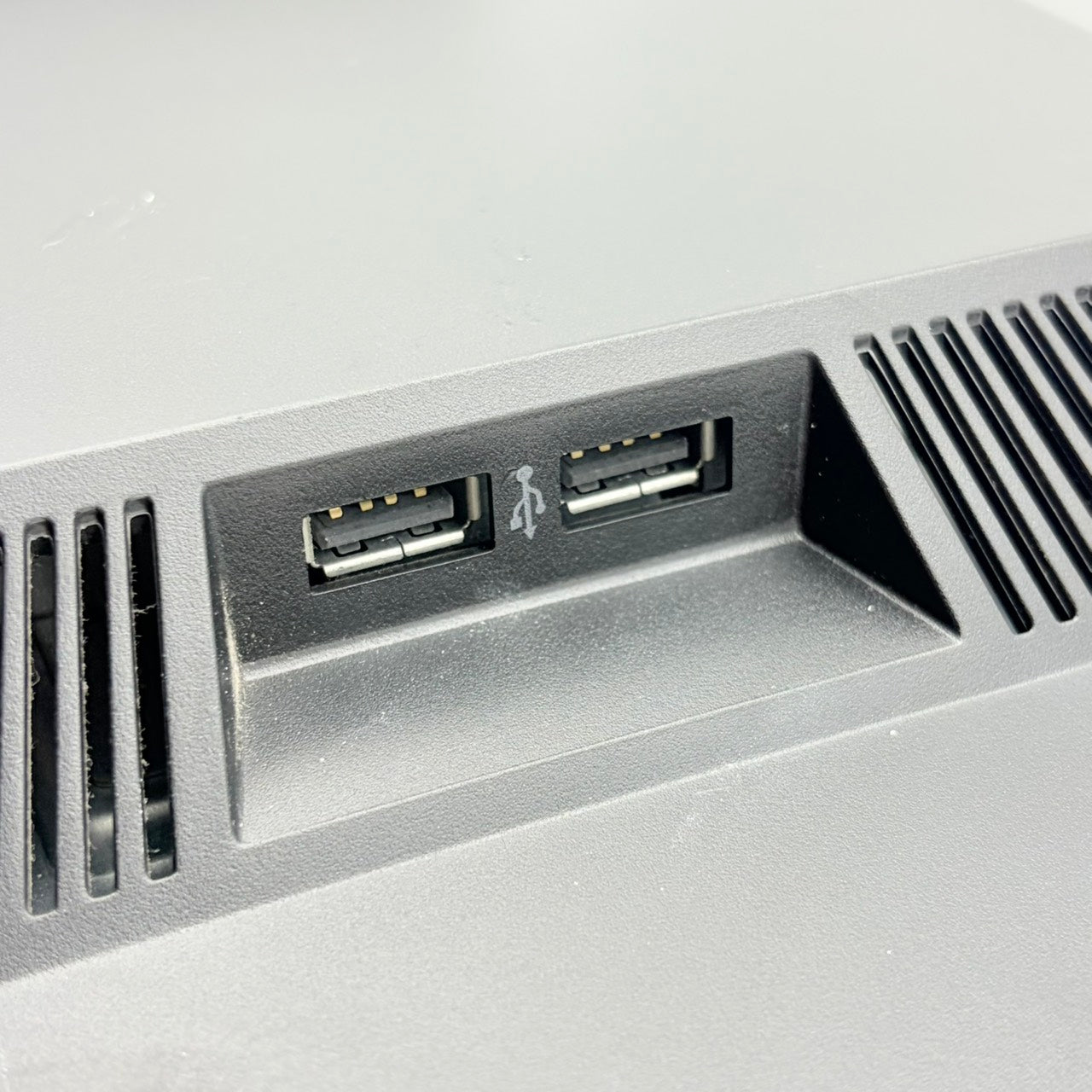 【中古モニター】23インチ メーカー HP 型番 E231 入力端子 D-Sub DVI Displayport 解像度 1920x1080 Cランク 中古 液晶 モニター PC ディスプレイ