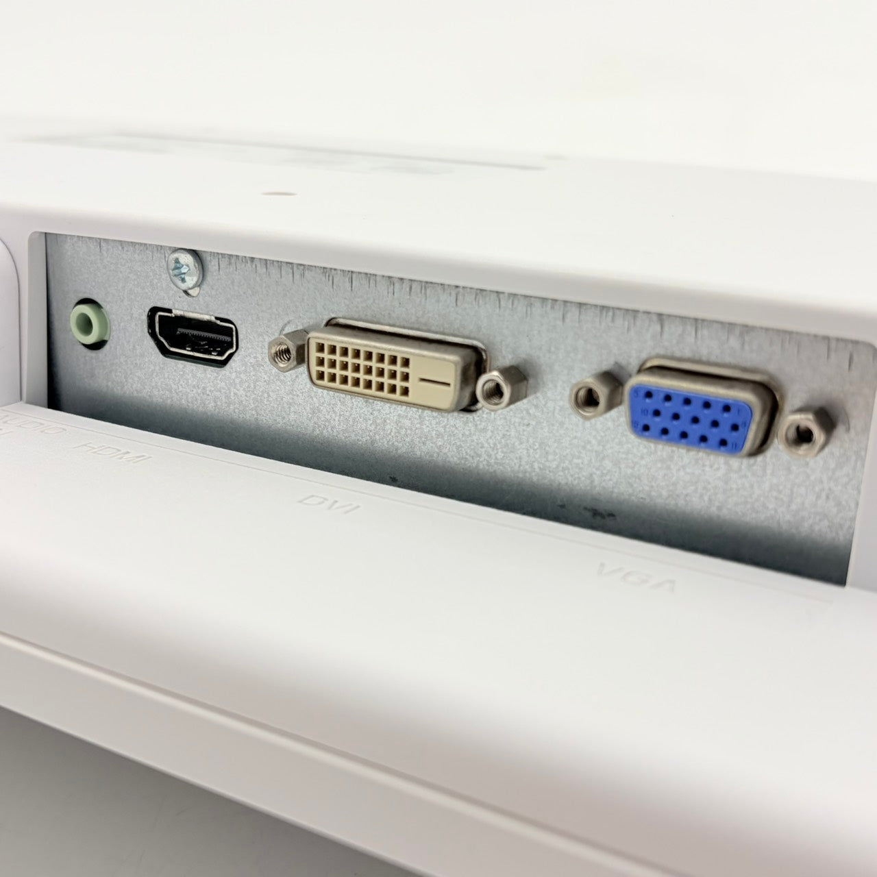 【中古モニター】21.5インチ メーカー EPSON 型番 LD22W82L 入力端子 HDMI D-Sub DVI 解像度 1920x1080 Bランク 中古 液晶 モニター PC ディスプレイ