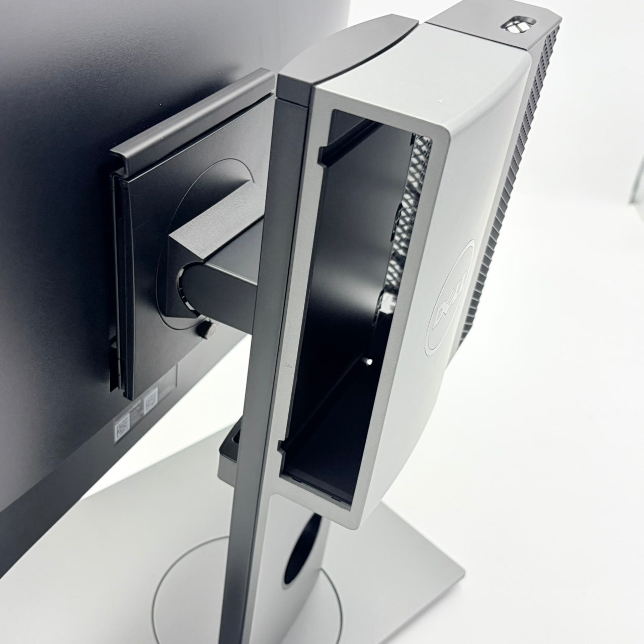 【中古モニター】21.5インチ メーカー DELL 型番  P2219H Dell Micro All-in-One Stand MFS18装着 入力端子 HDMI D-Sub DisplayPort 解像度 1920x1080 Cランク 中古 液晶 モニター PC ディスプレイ