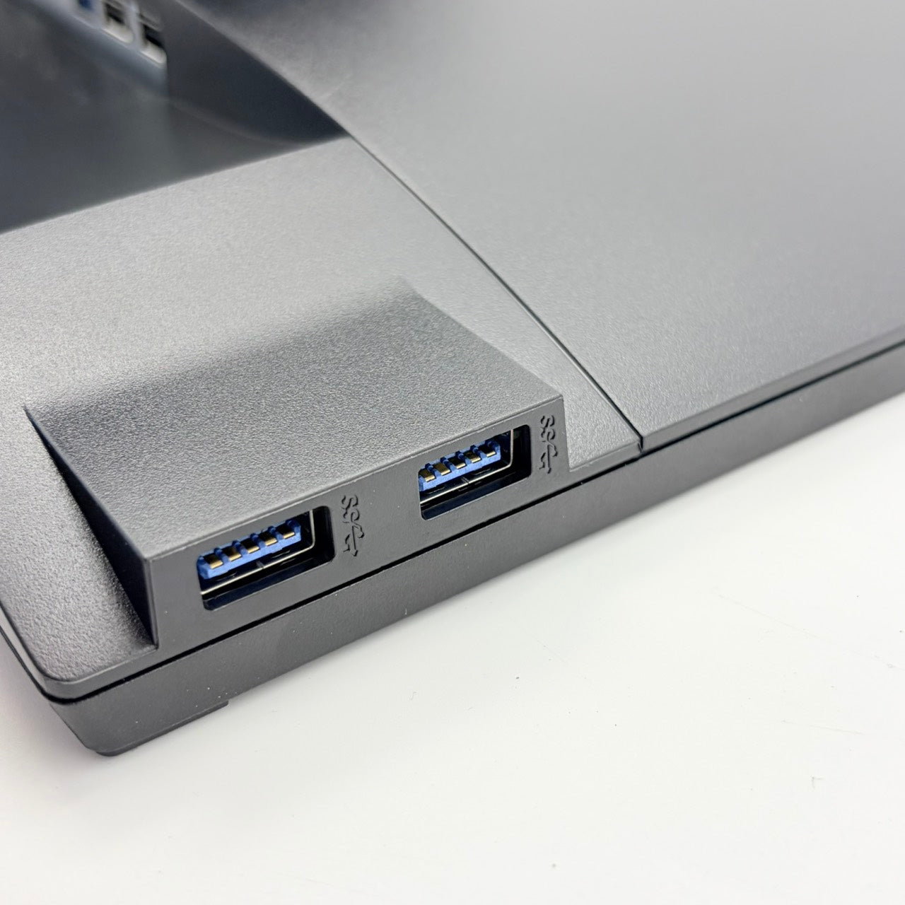 【中古モニター】21.5インチ メーカー DELL 型番  P2219H Dell Micro All-in-One Stand MFS18装着 入力端子 HDMI D-Sub DisplayPort 解像度 1920x1080 Aランク 中古 液晶 モニター PC ディスプレイ
