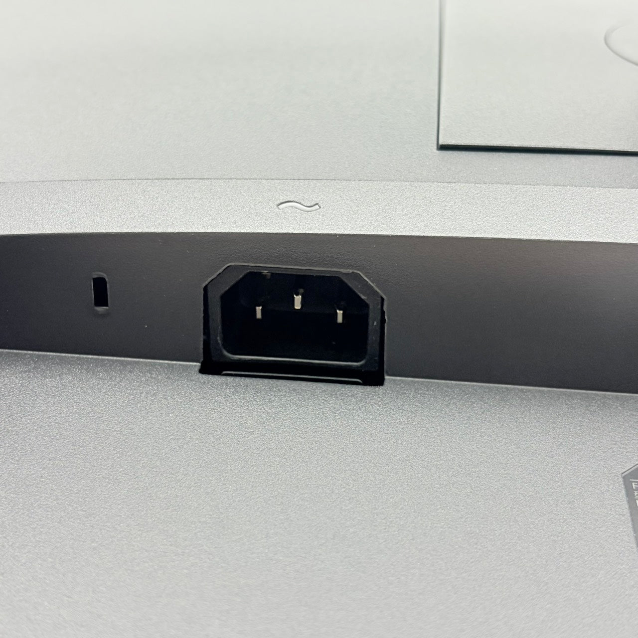 【中古モニター】23.8インチ メーカー DELL 型番 P2422HE 入力端子 HDMI DisplayPort 解像度 1920x1080 Aランク 中古 液晶 モニター PC ディスプレイ
