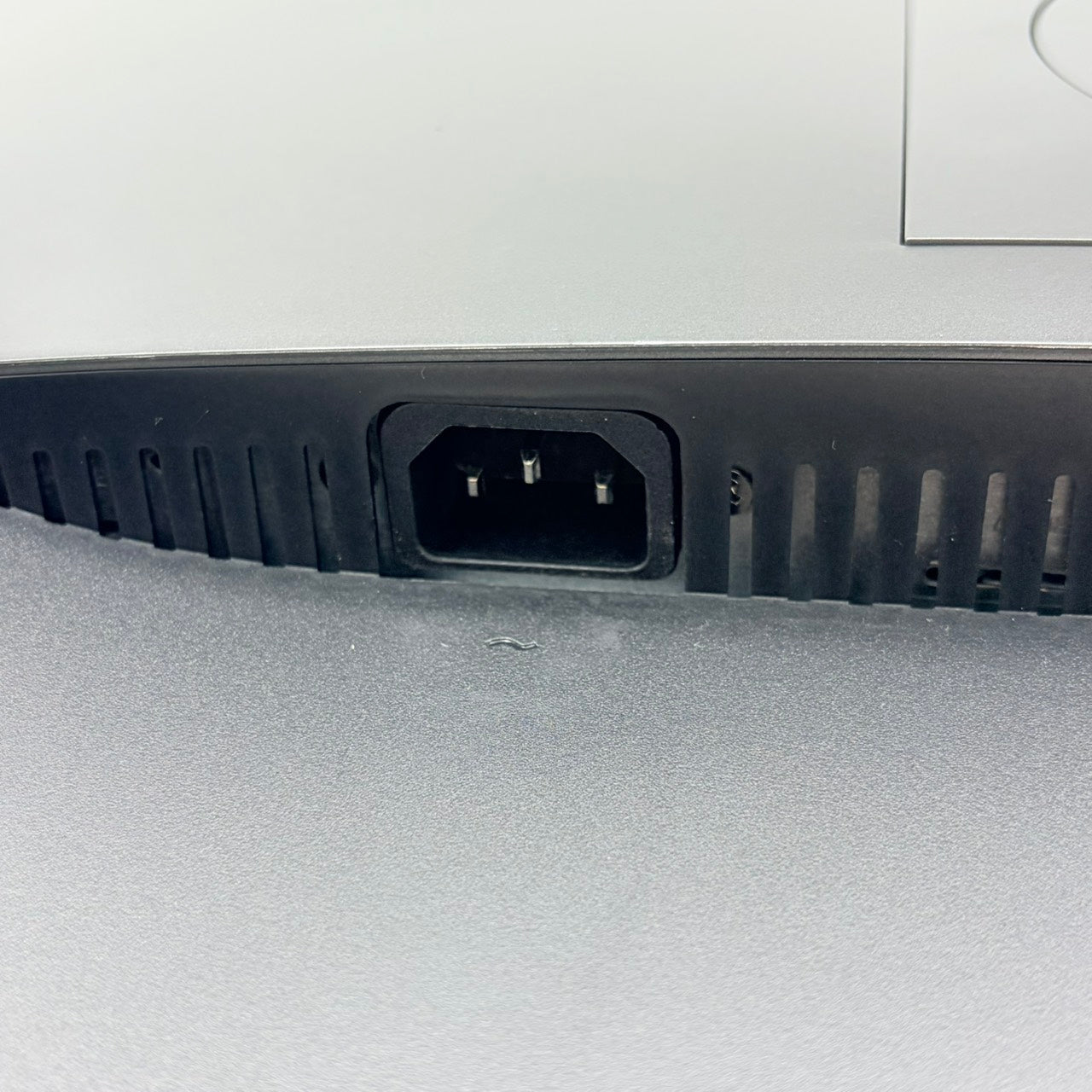 【中古モニター】23.8インチ メーカー DELL 型番 U2417H 入力端子 HDMI DisplayPort 解像度 1920x1200 Cランク 中古 液晶 モニター PC ディスプレイ