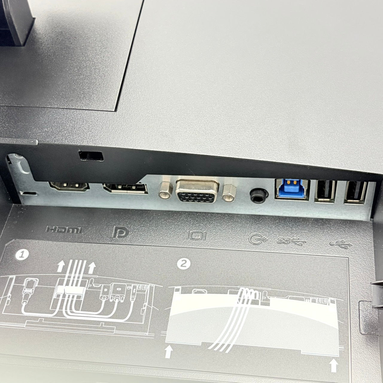 【中古モニター】23.8インチ メーカー DELL 型番 P2418HT 入力端子 HDMI D-Sub DisplayPort 解像度 1920x1200 Bランク 中古 液晶 モニター PC ディスプレイ