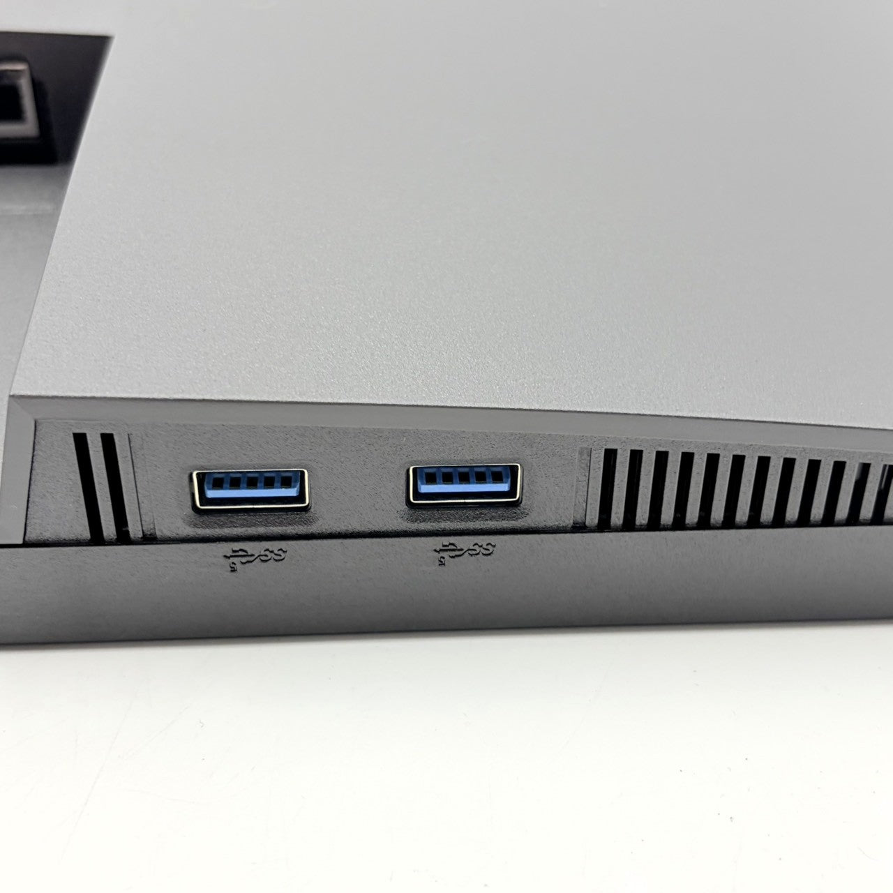 Dell P2723QE 27インチ4K USB-C給電ハブモニター美品 元箱有 Dell P2723QE 27