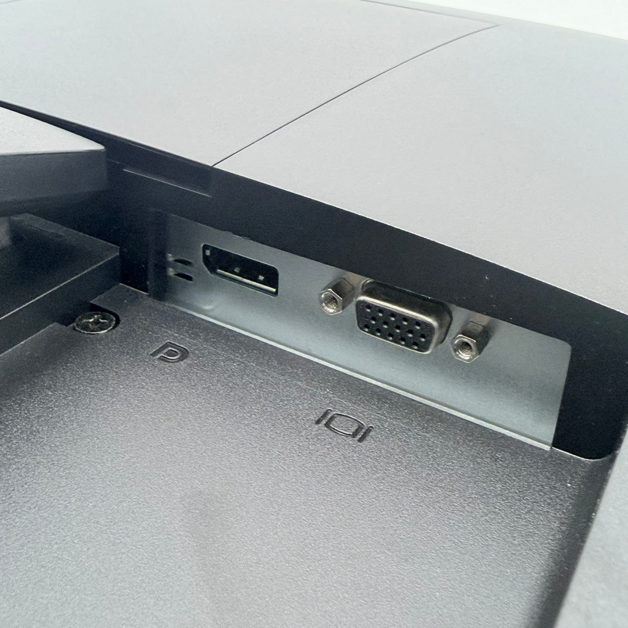 中古モニター】23.8インチ メーカー DELL 型番 E2420H 入力端子