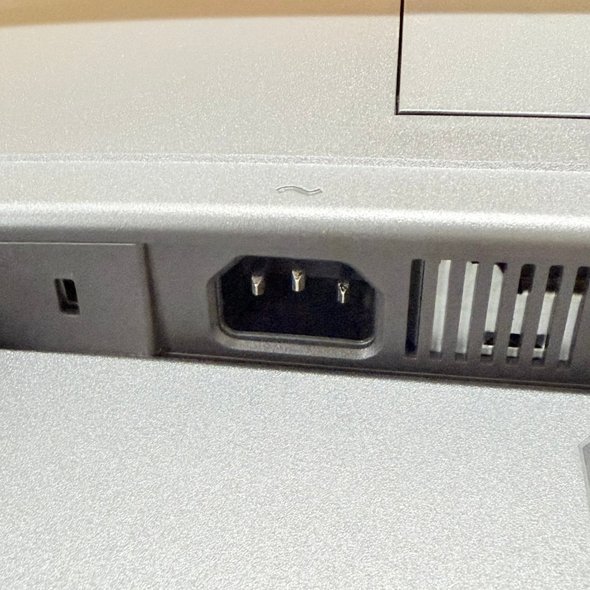 【中古モニター】23.8インチ メーカー DELL 型番 P2425HE 入力端子 HDMI DisplayPort USB Type-C 解像度 1920x1080 Cランク 中古 液晶 モニター PC ディスプレイ