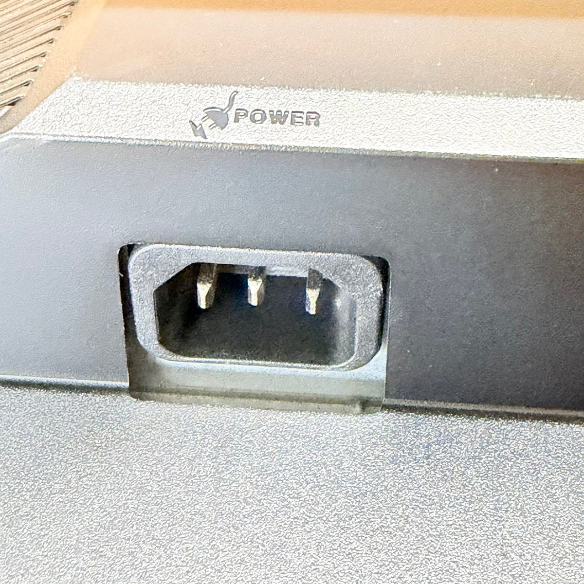 【中古モニター】24インチ メーカー DELL 型番 P2411H 入力端子 D-Sub DVI 解像度 1920x1080 Cランク 中古 液晶 モニター PC ディスプレイ