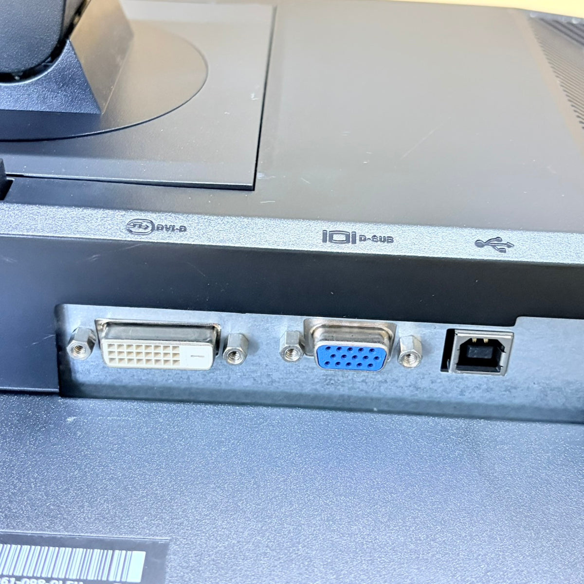 【中古モニター】24インチ メーカー DELL 型番 P2411H 入力端子 D-Sub DVI 解像度 1920x1080 Cランク 中古 液晶 モニター PC ディスプレイ