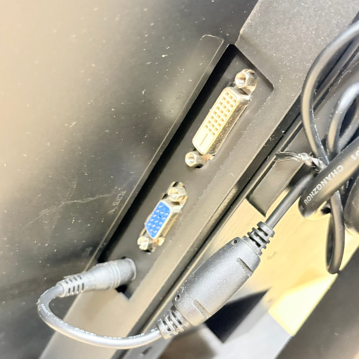 【中古モニター】24インチ メーカー SAMSUNG 型番 S24A450BW 入力端子 D-Sub DVI  解像度 1920x1200 Bランク 中古 液晶 モニター PC ディスプレイ
